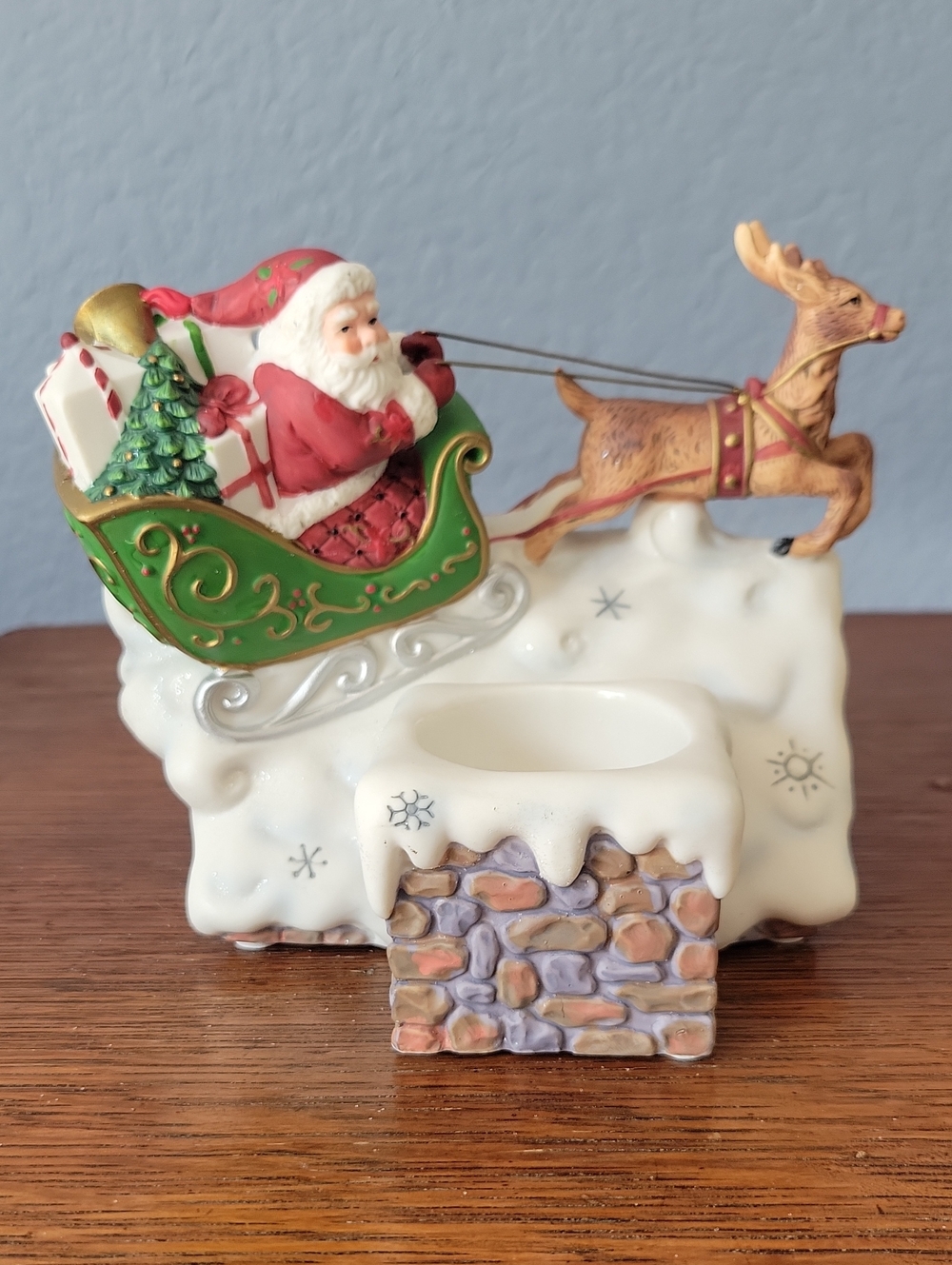 PartyLite P9627 "Up On The Rooftop" Santa Sleigh Tealight Holder